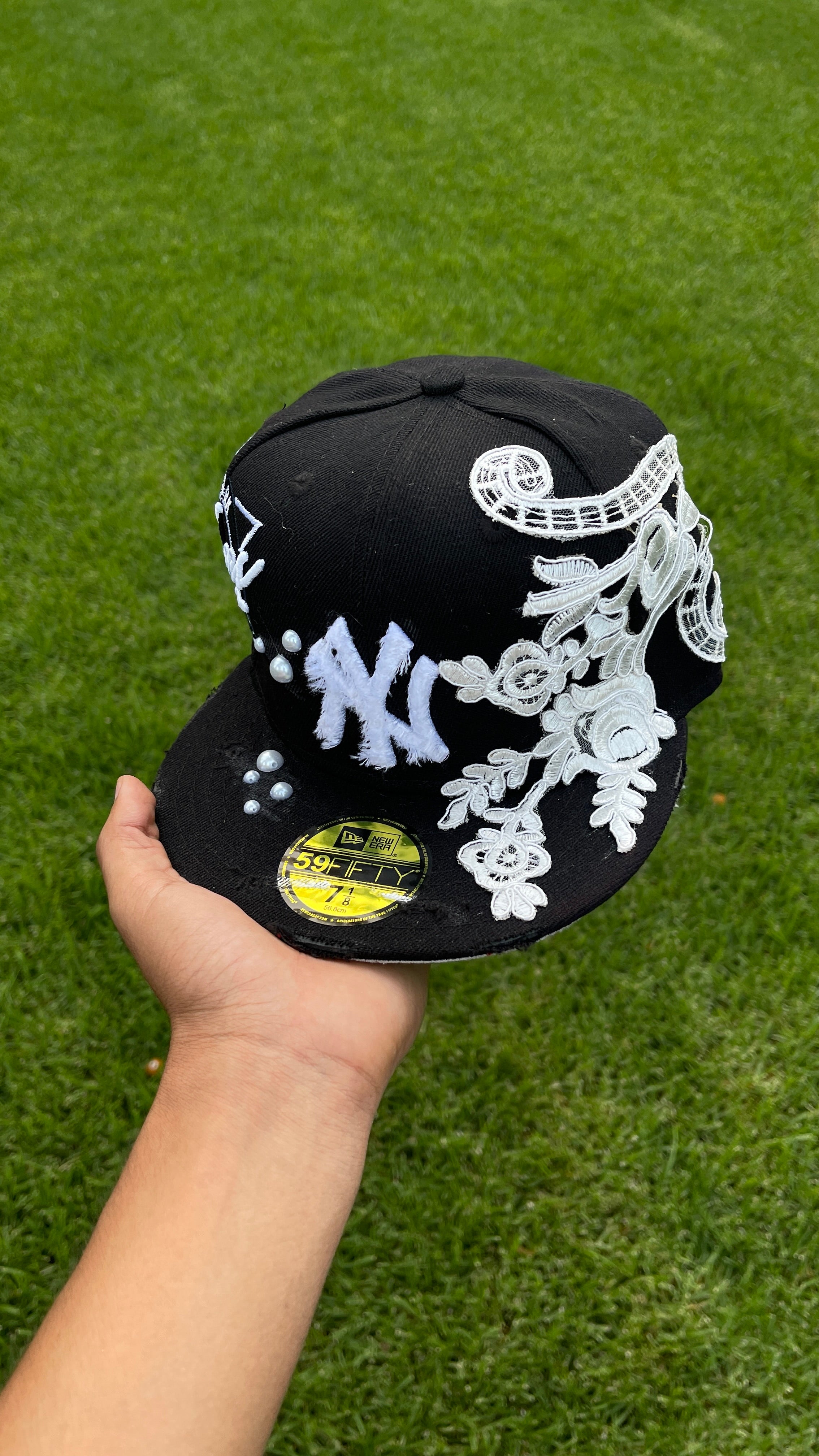 Casquette NY Yankees Noire Destroyed - Dentelle Blanche & Perles