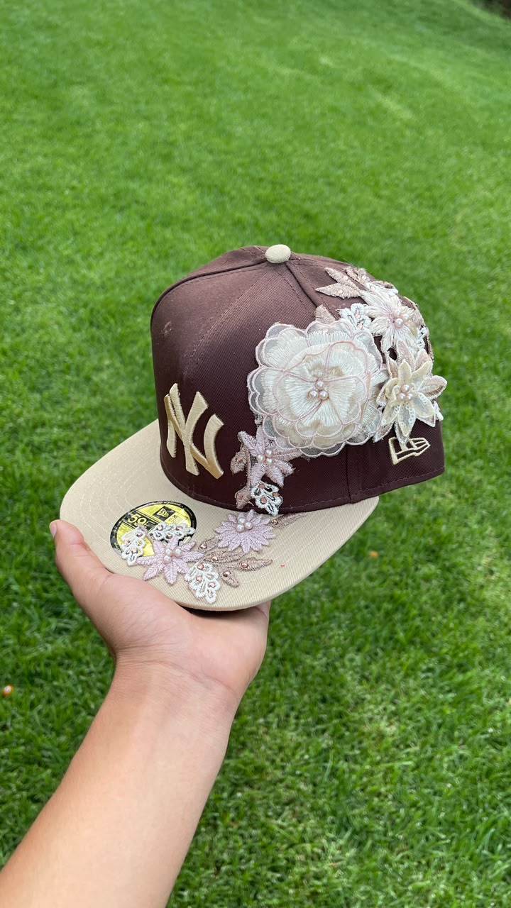 Casquette NY Yankees Bicolore - Fleurs en Dentelle 3D & Perles