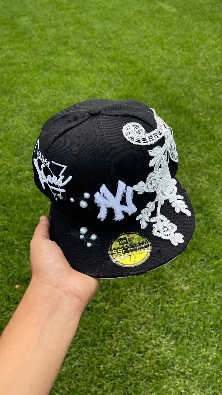 Casquette NY Yankees Noire Destroyed - Dentelle Blanche & Perles